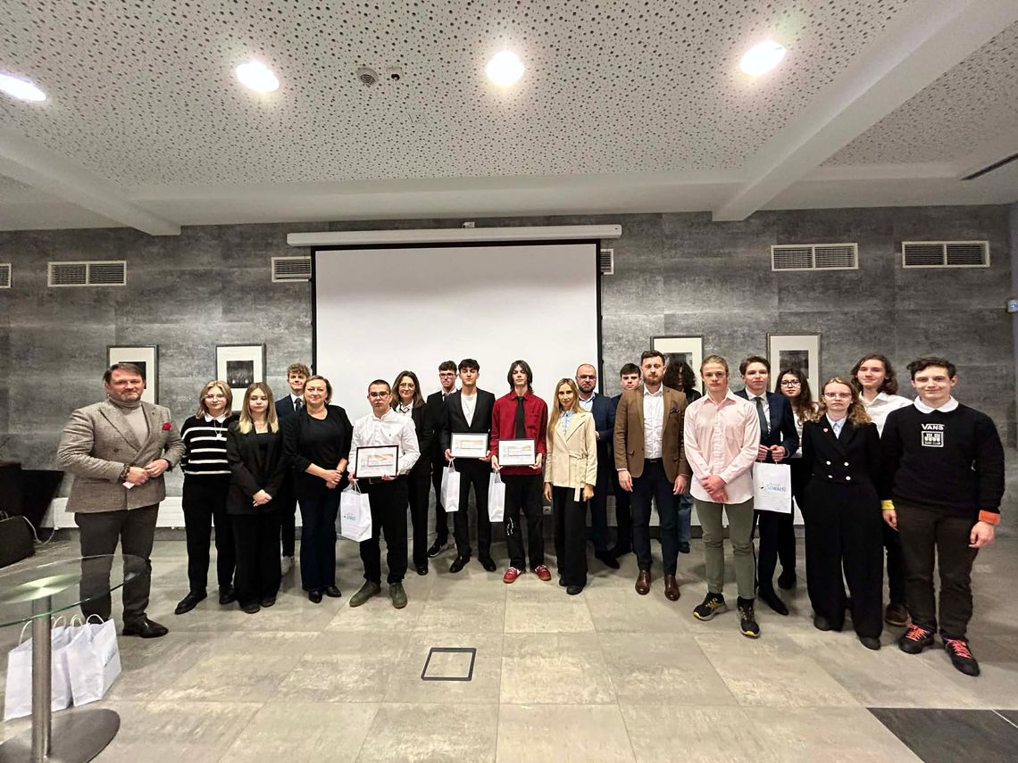 🚀 Młodzi przedsiębiorcy nagrodzeni w konkursie „Biznesówki – ZaPARKuj swój Biznes” 🚀 Młodzi przedsiębiorcy nagrodzeni w konkursie „Biznesówki – ZaPARKuj swój Biznes”