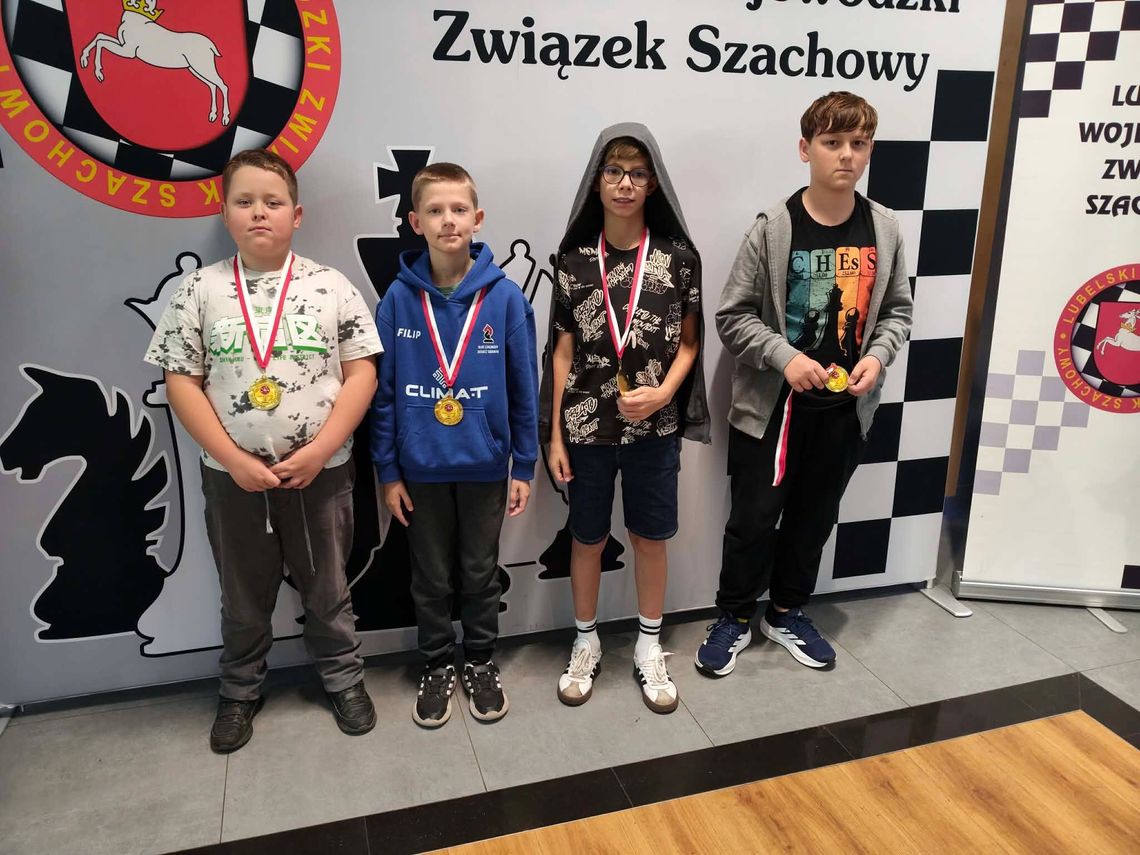 Młodzi szachiści z Suwałk walczyli o awans do Ogólnopolskiej Olimpiady Młodzieży Młodzi szachiści z Suwałk walczyli o awans do Ogólnopolskiej Olimpiady Młodzieży