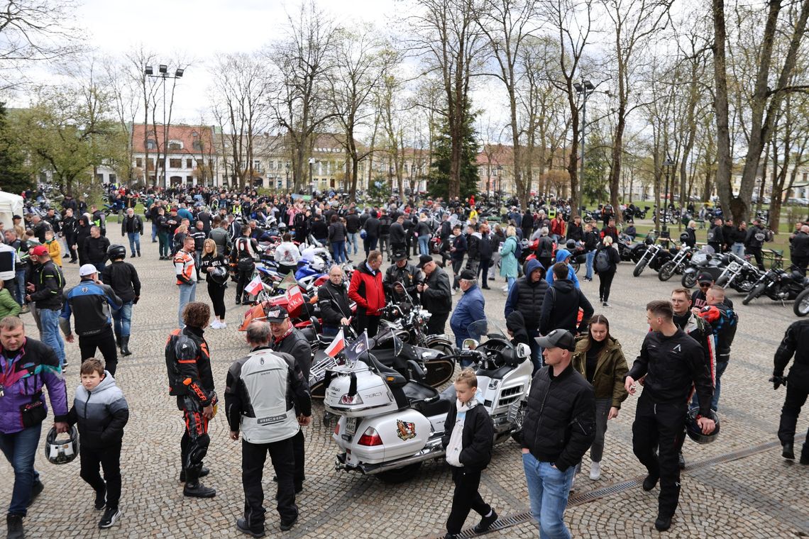 Motocyklowe otwarcie sezonu w Suwałkach. Setki maszyn i parada ulicami miasta
