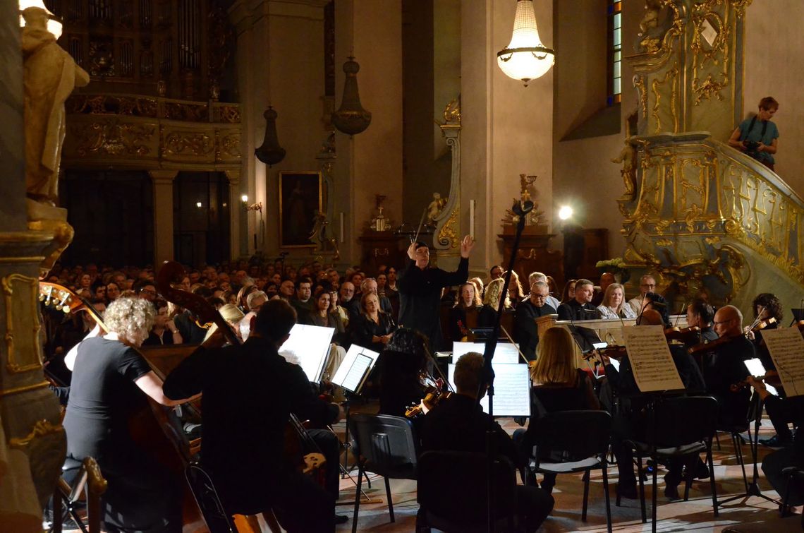 Muzyczna uczta w Sejnach. Koncert „Rozważny i romantyczny” zachwycił publiczność Muzyczna uczta w Sejnach. Koncert „Rozważny i romantyczny” zachwycił publiczność