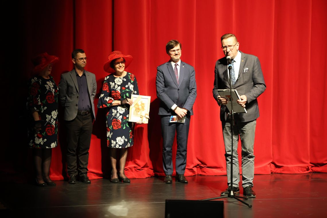 Muzyka połączyła pokolenia – podsumowanie 6. Artystycznych Spotkań Pokoleń z okazji Ogólnopolskiego Dnia Seniora Muzyka połączyła pokolenia – podsumowanie 6. Artystycznych Spotkań Pokoleń z okazji Ogólnopolskiego Dnia Seniora