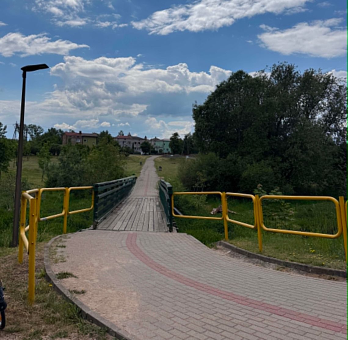 🌉 Niebezpieczny mostek nad Czarną Hańczą? Radny apeluje o pilne naprawy 🌉 Niebezpieczny mostek nad Czarną Hańczą? Radny apeluje o pilne naprawy