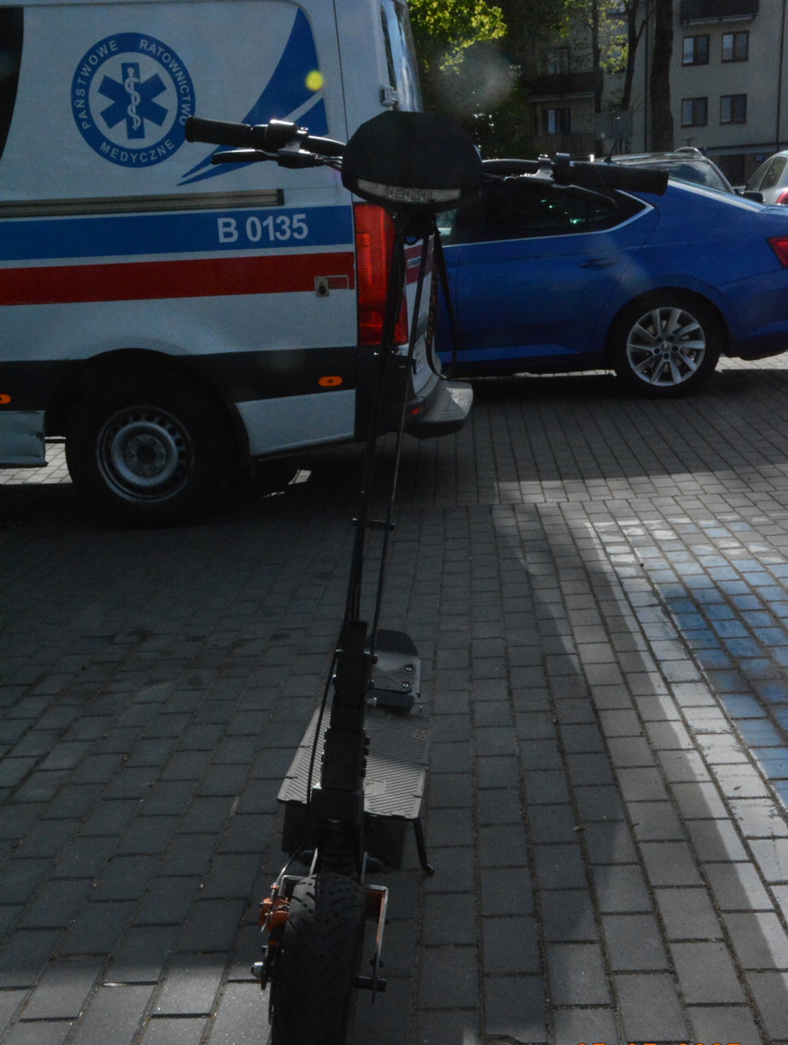 Niebezpieczny wypadek na hulajnodze elektrycznej w Suwałkach – ranny 12-latek
