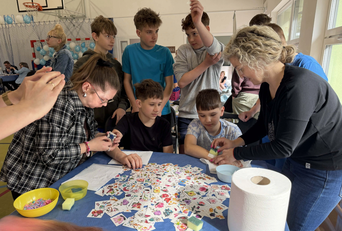 Niebieskie Igrzyska w Nowej Wsi. Studentki z Suwałk stworzyły wyjątkową strefę dla dzieci