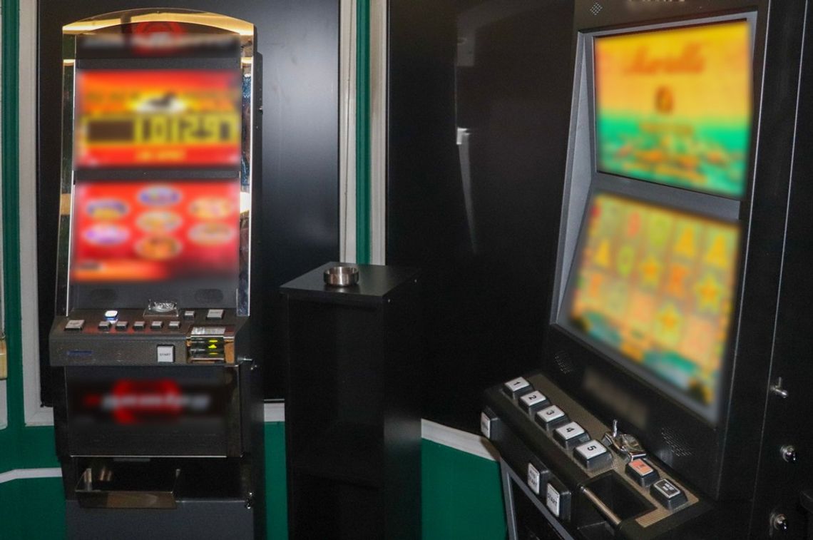 Nielegalny salon gier zlikwidowany. Akcja KAS i policji w Łapach