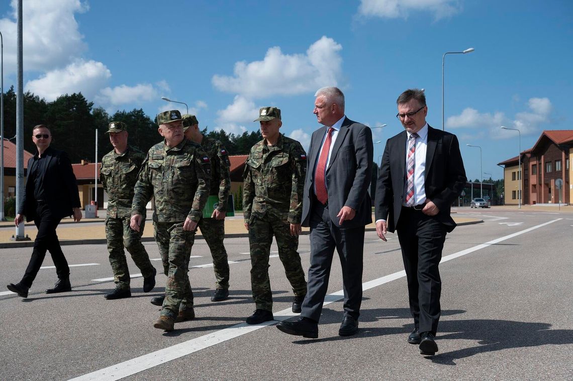 Niemiecki deputowany z wizytą na granicy. Rozmowy o migracji i ochronie wschodniej granicy Niemiecki deputowany z wizytą na granicy. Rozmowy o migracji i ochronie wschodniej granicy