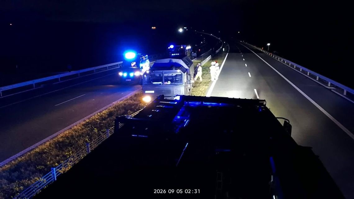 Nocne zdarzenie drogowe na S-61. Na miejscu służby ratunkowe Nocne zdarzenie drogowe na S-61. Na miejscu służby ratunkowe