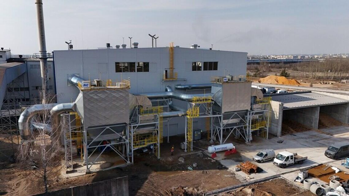 Nowa ciepłownia coraz bliżej uruchomienia. W Suwałkach trwa suszenie kotła biomasowego