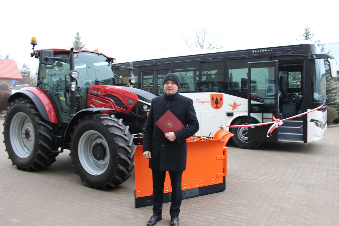 Nowy autobus szkolny i ciągnik w gminie Filipów – uroczyste poświęcenie i przekazanie Nowy autobus szkolny i ciągnik w gminie Filipów – uroczyste poświęcenie i przekazanie