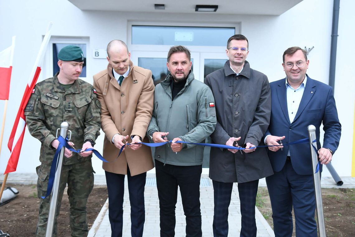 Nowy dom dla suwalskiego garnizonu. Żołnierze odebrali klucze do bloku przy ul. Leśnej