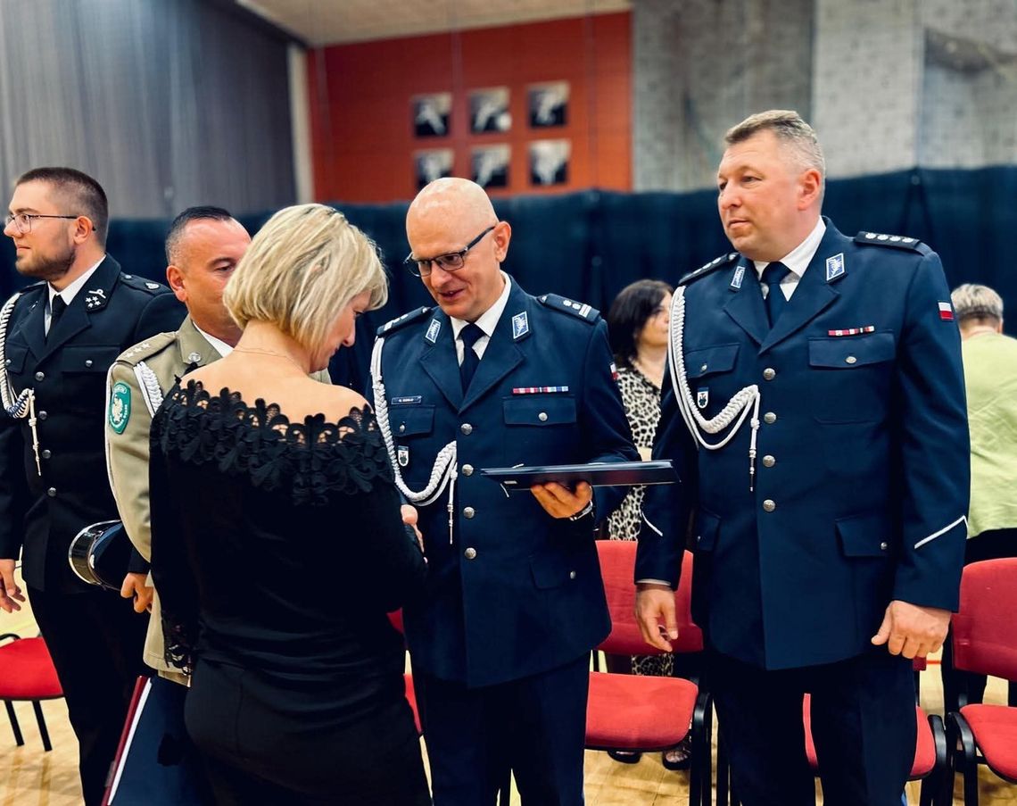 Nowy rok szkolny rozpoczęty. Mundurowi uczniowie poznają tajniki służby