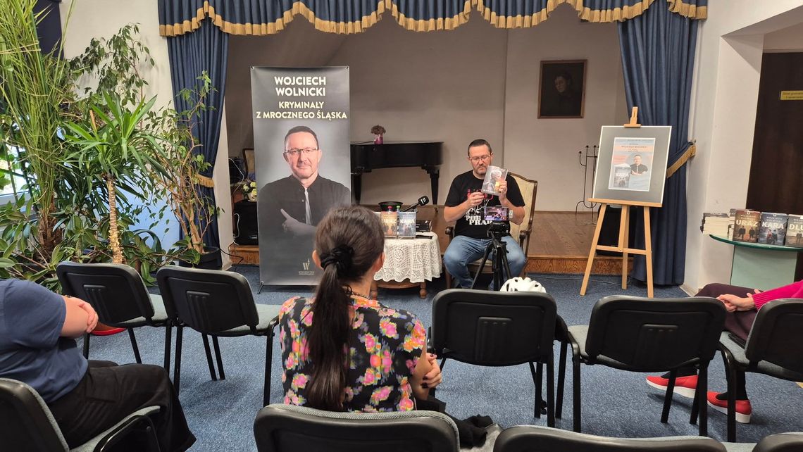 Od komiksów do kryminałów. Wojciech Wolnicki spotkał się z czytelnikami w Suwałkach Od komiksów do kryminałów. Wojciech Wolnicki spotkał się z czytelnikami w Suwałkach