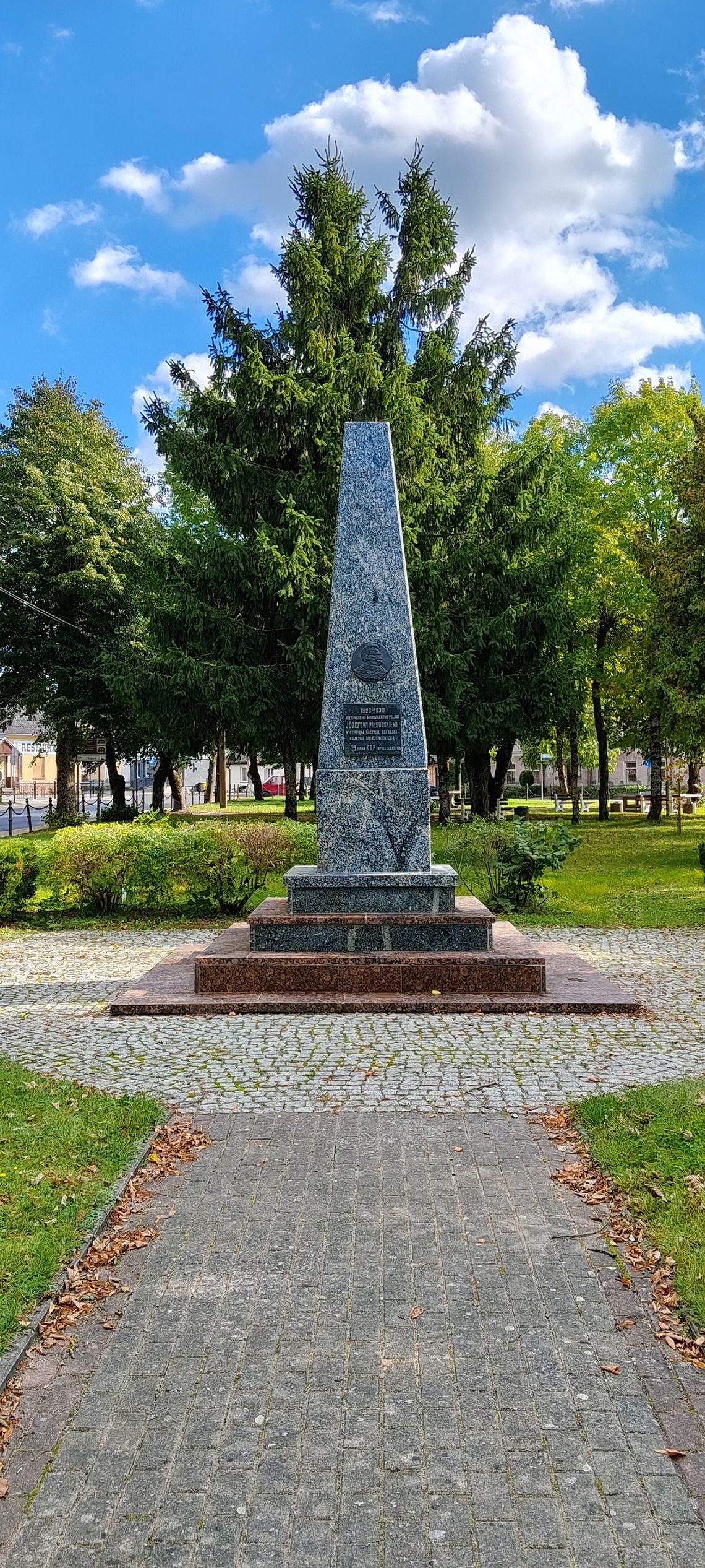 Odnowiony obelisk Marszałka Józefa Piłsudskiego w Filipowie Odnowiony obelisk Marszałka Józefa Piłsudskiego w Filipowie