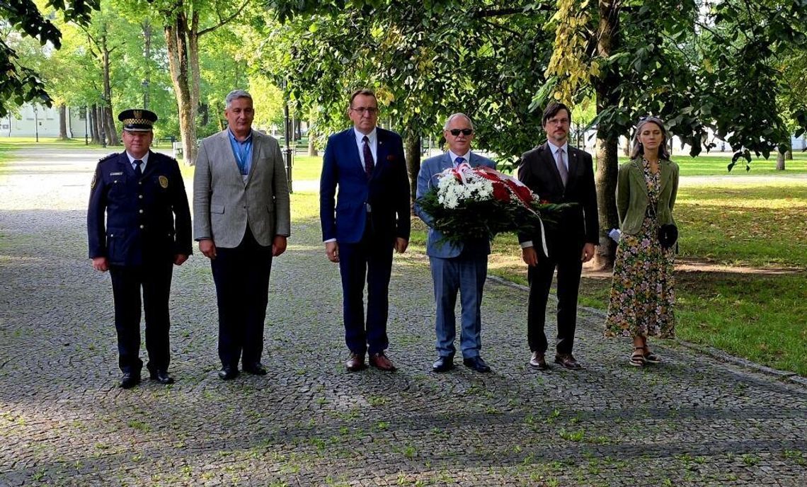Pamięć o Sierpniu ’80 wciąż żywa. W Suwałkach uczczono 46. rocznicę podpisania Porozumień Sierpniowych Pamięć o Sierpniu ’80 wciąż żywa. W Suwałkach uczczono 46. rocznicę podpisania Porozumień Sierpniowych