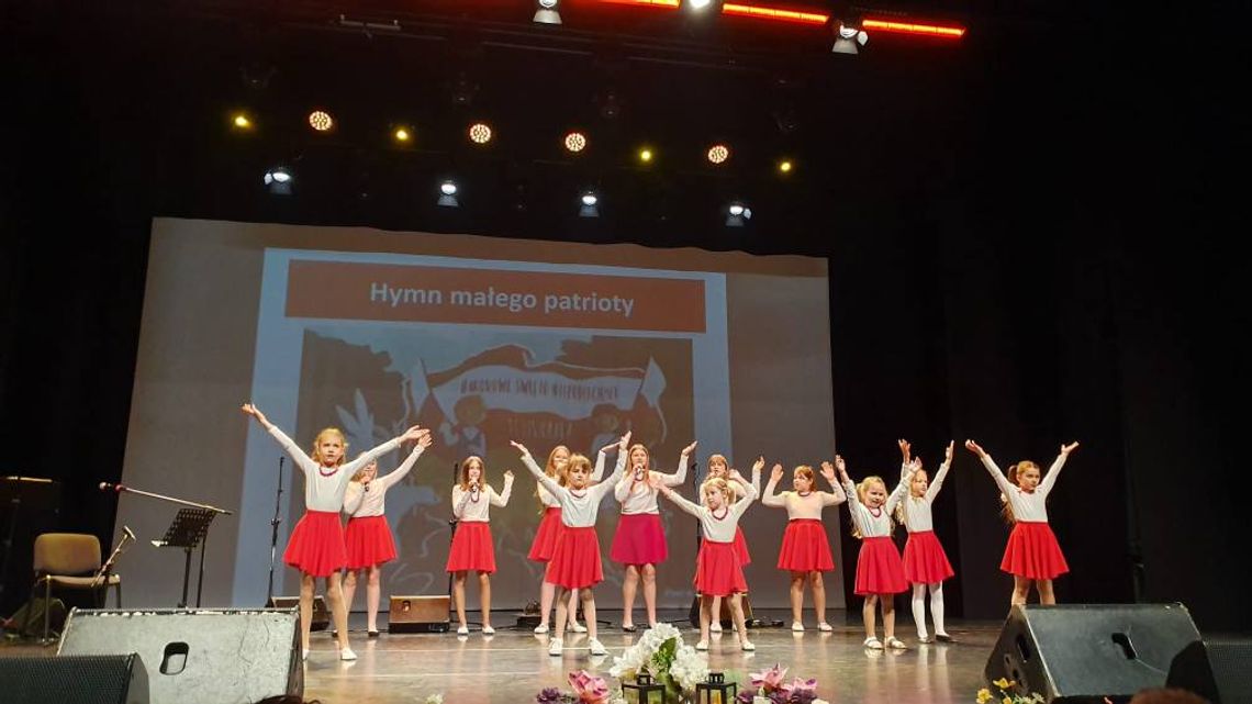 Patriotyzm to nie tylko słowa – to emocje, duma i wspólne przeżywanie tego, co najpiękniejsze w naszej polskości! ❤️ Patriotyzm to nie tylko słowa – to emocje, duma i wspólne przeżywanie tego, co najpiękniejsze w naszej polskości! ❤️