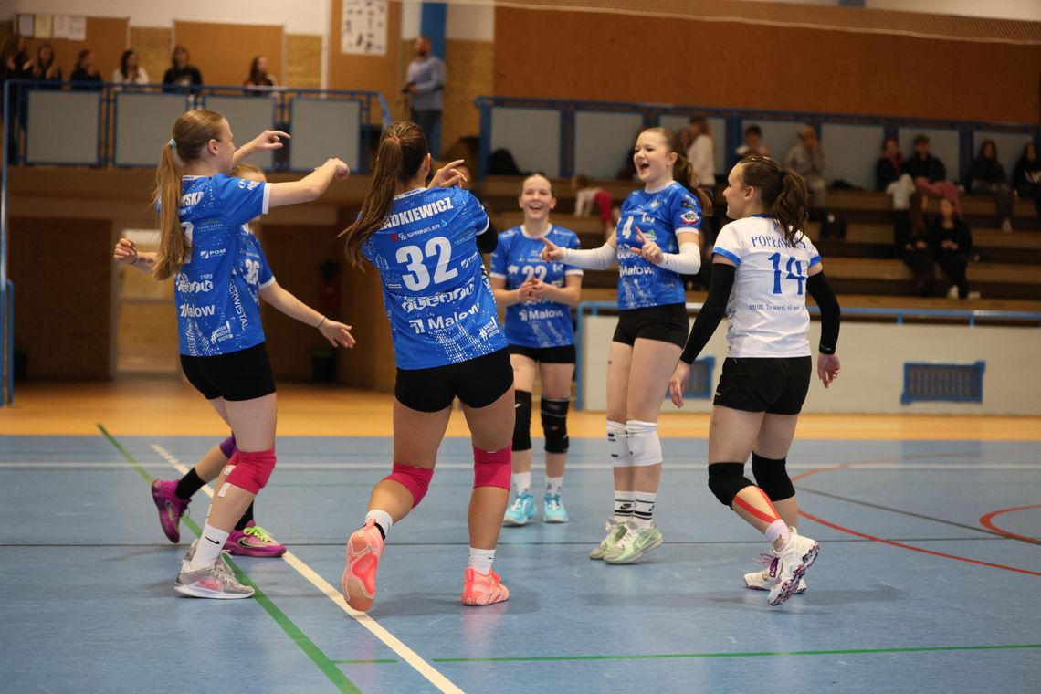 🏐 Pewne zwycięstwo kadetek SALOS Suwałki! Pokonały UKS Jedynkę Łomża 3:0 🎉