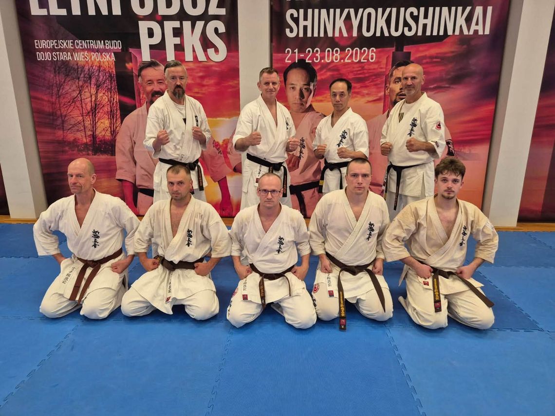 Pięciu zawodników z czarnymi pasami! Wielki sukces karateków