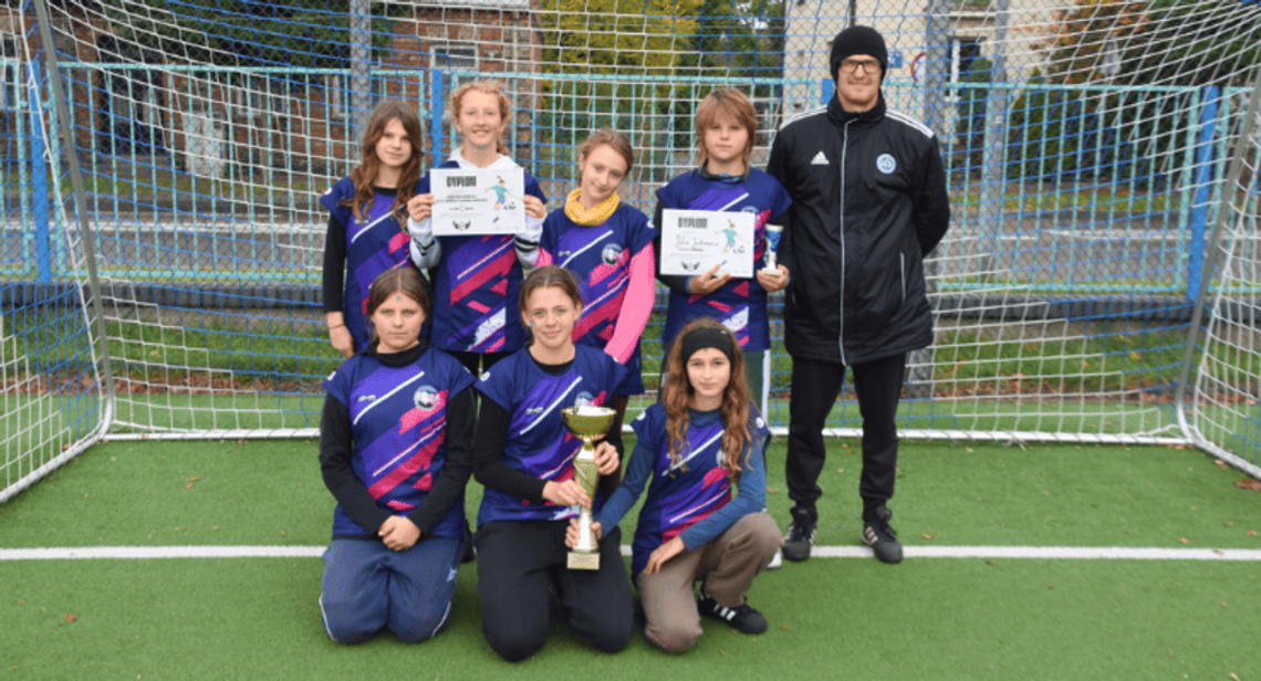 ⚽ Piłkarki z SP4 triumfują w Mistrzostwach Suwałk! 🏆