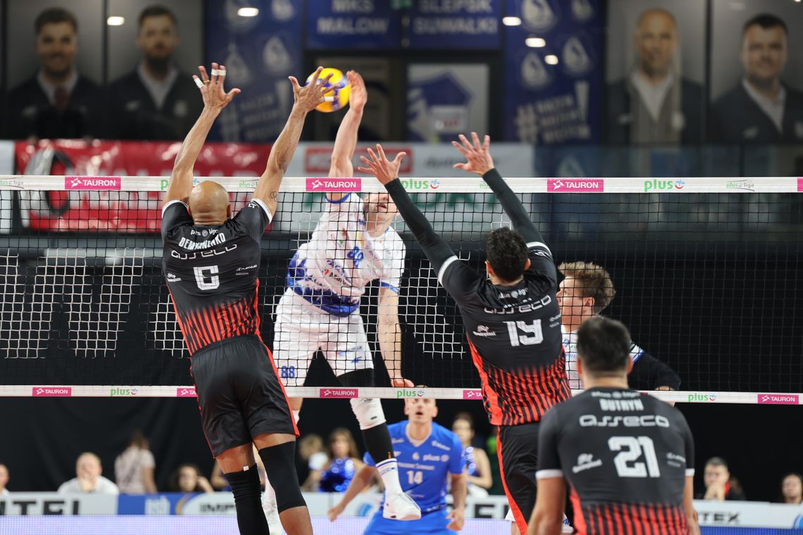 PlusLiga wystartowała! Pierwszy mecz w Suwałki Arenie za nami 🏐 PlusLiga wystartowała! Pierwszy mecz w Suwałki Arenie za nami 🏐