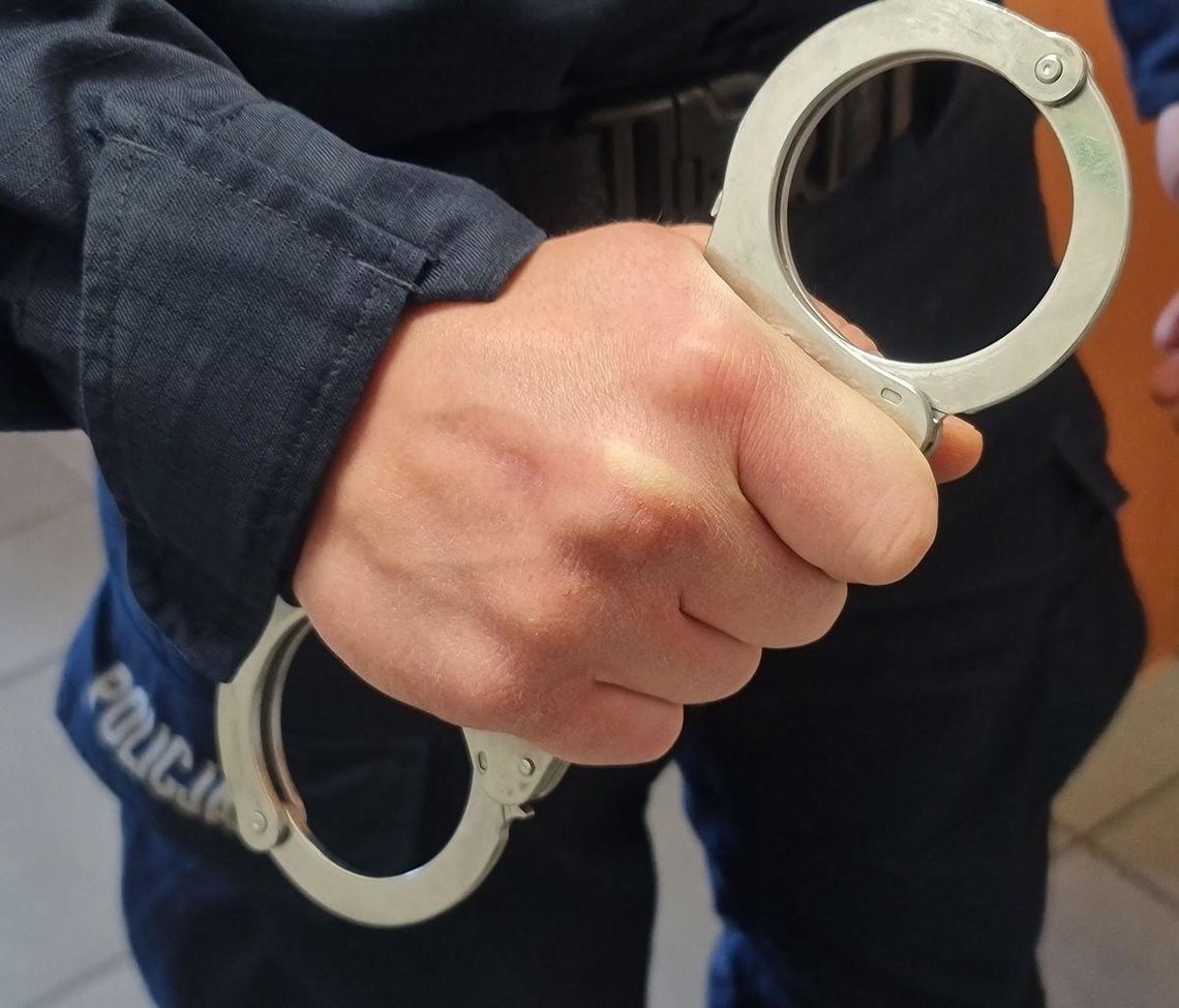 Podawał się za pracownika socjalnego i okradał seniorki. Straciły 40 tys. zł