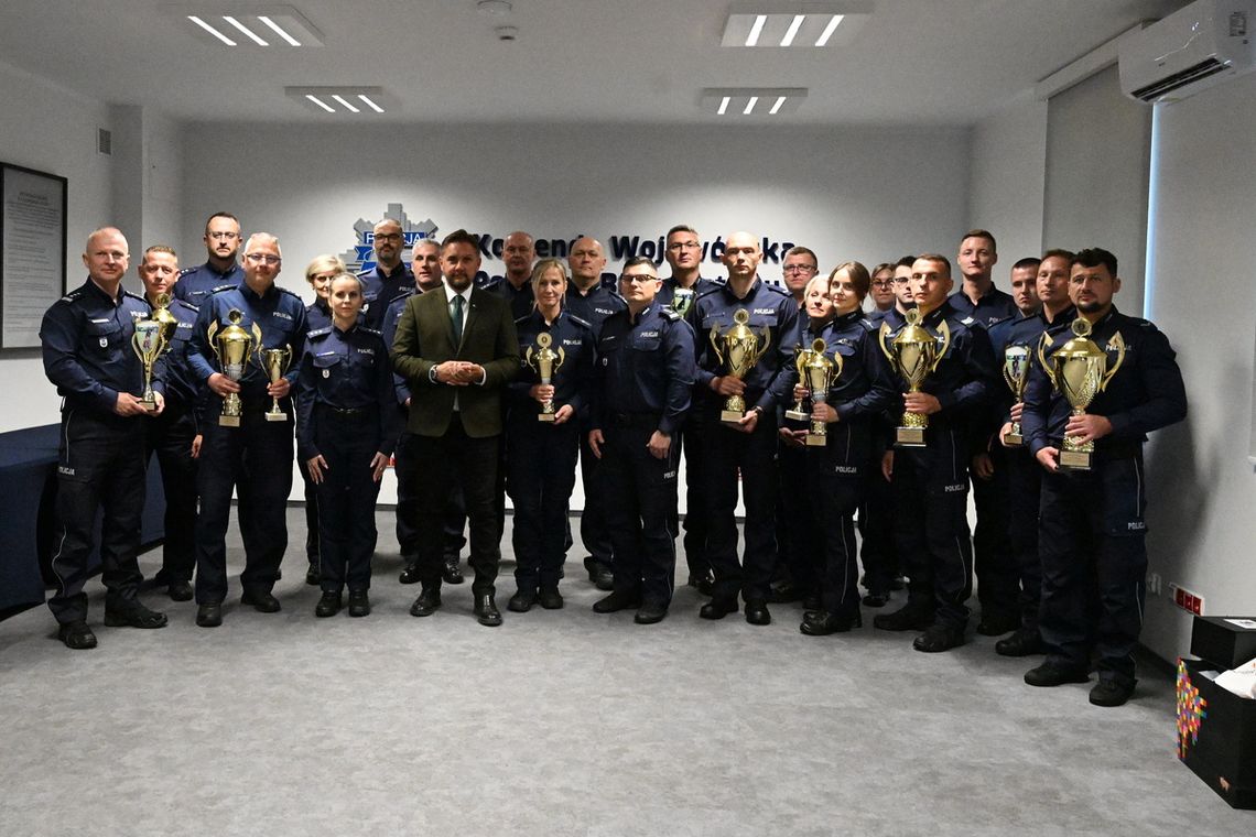 Podlascy policjanci nagrodzeni. Najlepsi patrolowcy, dzielnicowi i przewodnicy psów pojadą na finały ogólnopolskie