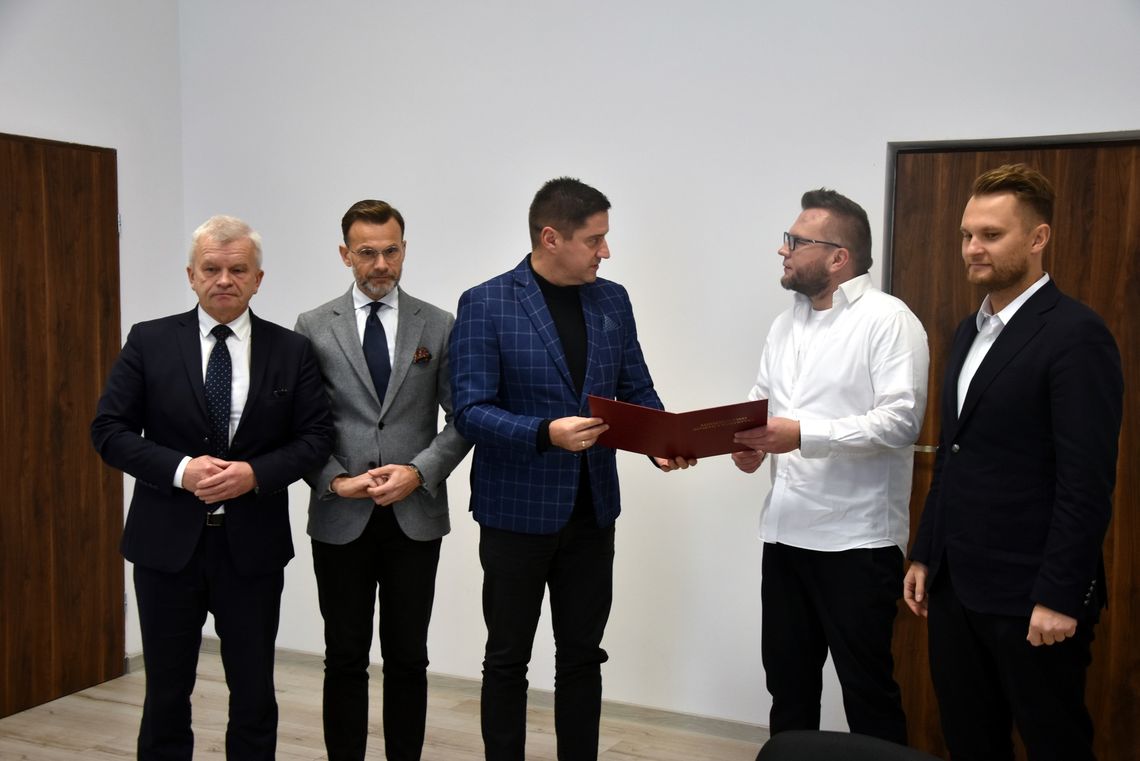 Podlasie inwestuje w sport: nowe Orliki w Rajgrodzie i Szypliszkach 🏟️⚽ Podlasie inwestuje w sport: nowe Orliki w Rajgrodzie i Szypliszkach 🏟️⚽