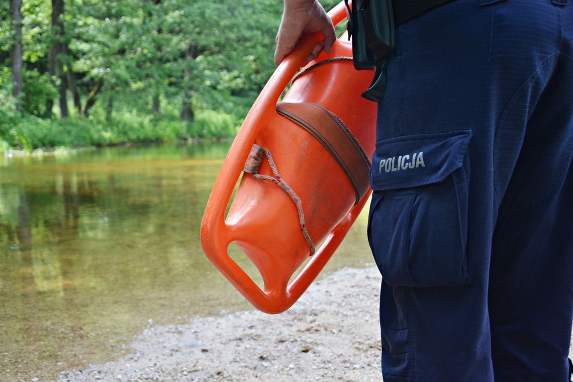 Policja ruszyła na jeziora. Wakacyjna beztroska może skończyć się tragedią Policja ruszyła na jeziora. Wakacyjna beztroska może skończyć się tragedią