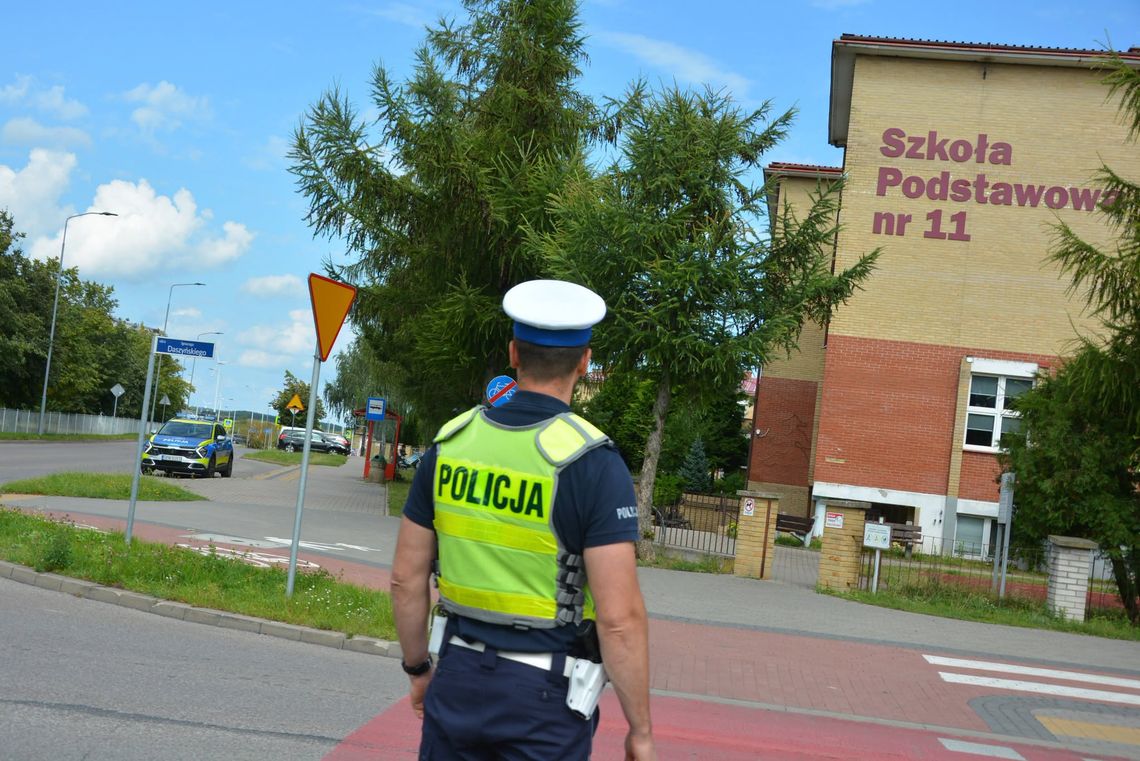 Policjanci sprawdzili drogi przy suwalskich szkołach. Wykryli nieprawidłowości w oznakowaniu