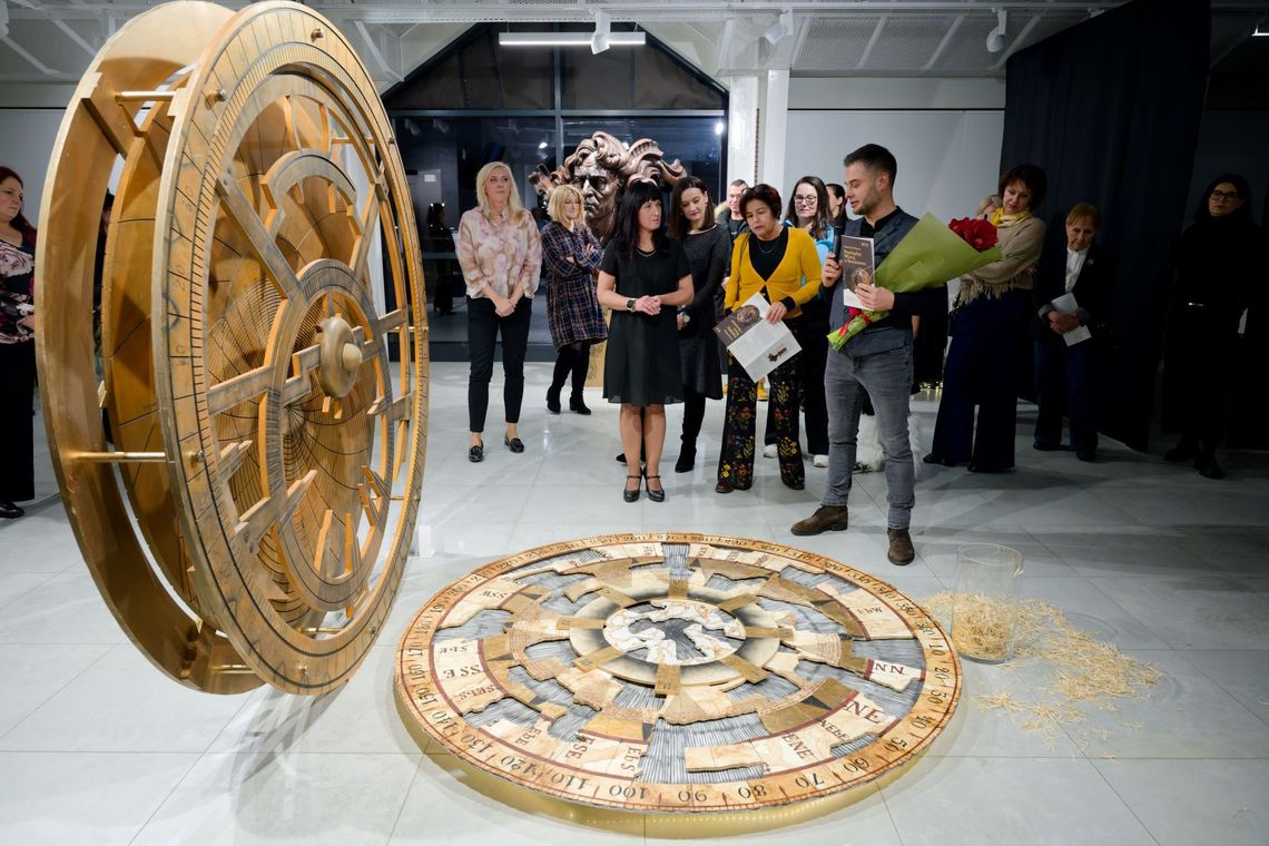 🕊️ „Pomiędzy Wiarą a Rozumem” – wyjątkowy wernisaż w Galerii Sztuki Stara Łaźnia ✨