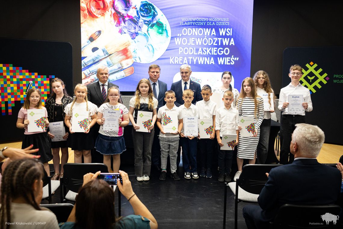 🏡 Ponad 1,6 mln zł dla podlaskich gmin. Program „Kreatywna Wieś” zmienia lokalne społeczności 🏡 Ponad 1,6 mln zł dla podlaskich gmin. Program „Kreatywna Wieś” zmienia lokalne społeczności