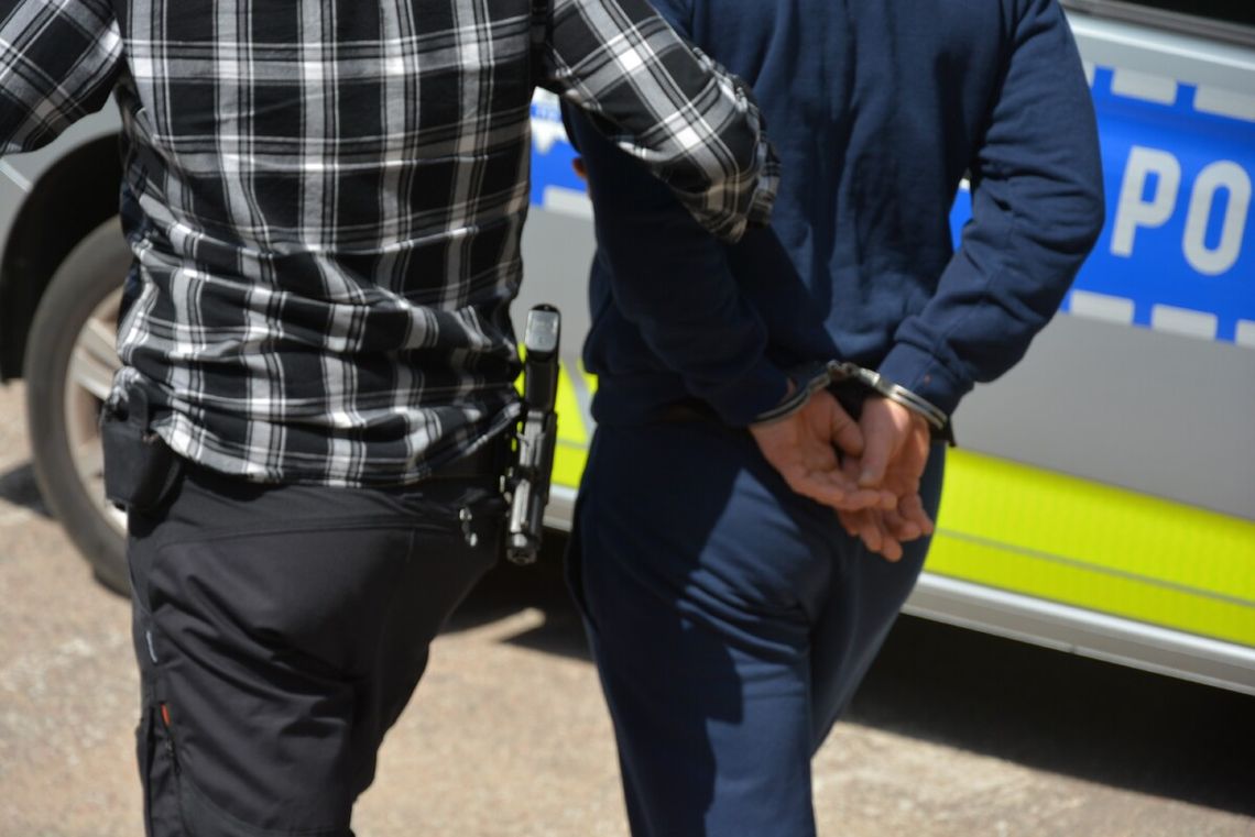 🚔 Ponad 17 kilogramów narkotyków przejętych w Suwałkach. 39-latek trafił do aresztu 🚔 Ponad 17 kilogramów narkotyków przejętych w Suwałkach. 39-latek trafił do aresztu