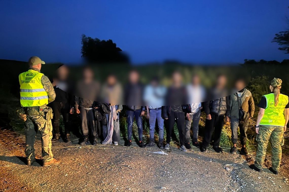 Ponad 30 migrantów i 3 kurierów zatrzymanych przy granicy polsko-litewskiej. Intensywne działania Straży Granicznej 🚔 Ponad 30 migrantów i 3 kurierów zatrzymanych przy granicy polsko-litewskiej. Intensywne działania Straży Granicznej 🚔