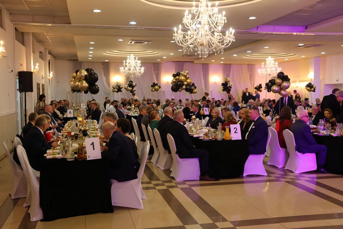 Ponad 330 osób na Balu Charytatywnym PSONI i Gminy Suwałki. Wspólny cel: całodobowe wsparcie