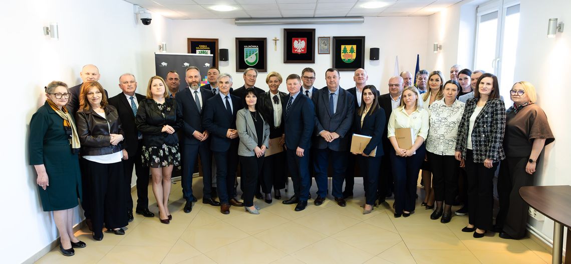 Ponad 4 mln zł wsparcia dla lokalnych inicjatyw. Umowy podpisane w Hajnówce