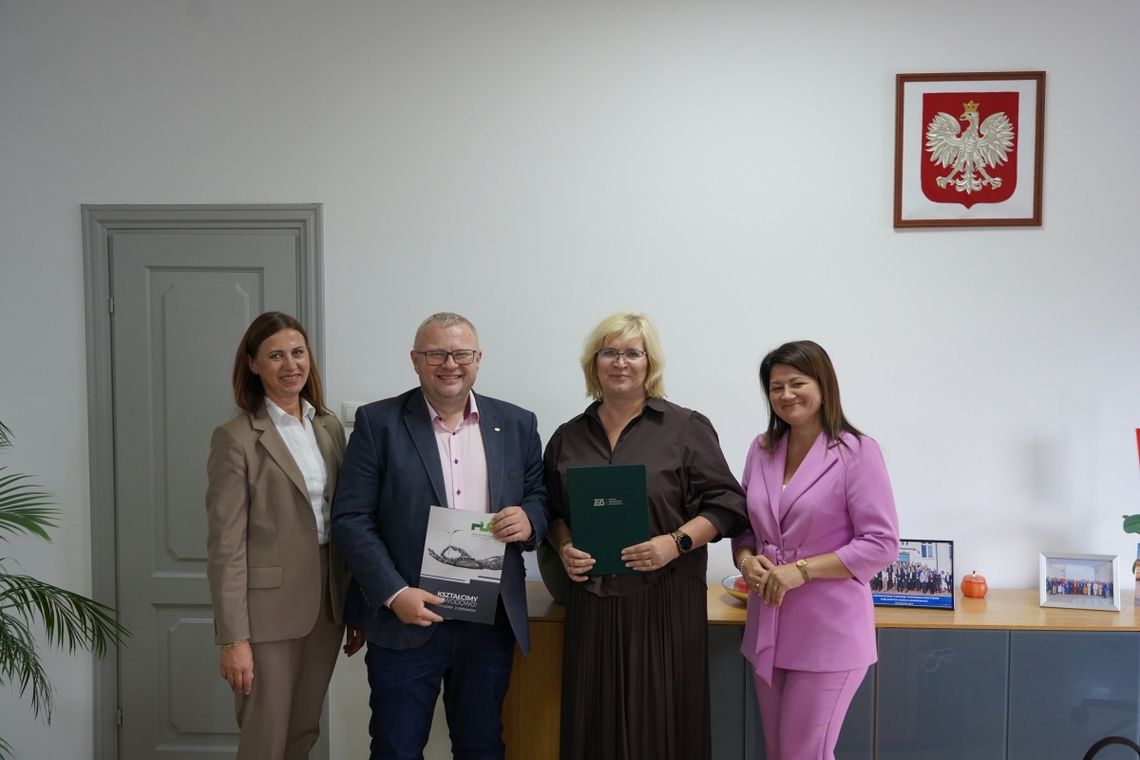 🤝 Porozumienie PUZ w Suwałkach z ZUS – wspólne działania edukacyjne i praktyki dla studentów 🎓 🤝 Porozumienie PUZ w Suwałkach z ZUS – wspólne działania edukacyjne i praktyki dla studentów 🎓