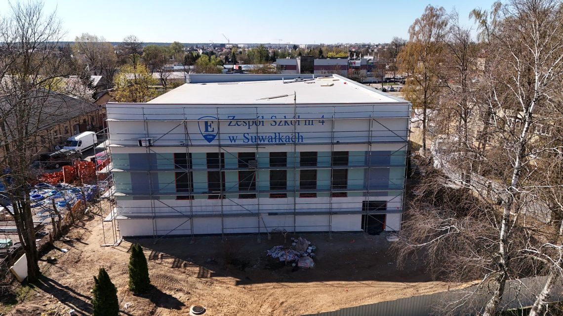 Postępy prac przy budowie hali sportowej w ZS nr 4 w Suwałkach