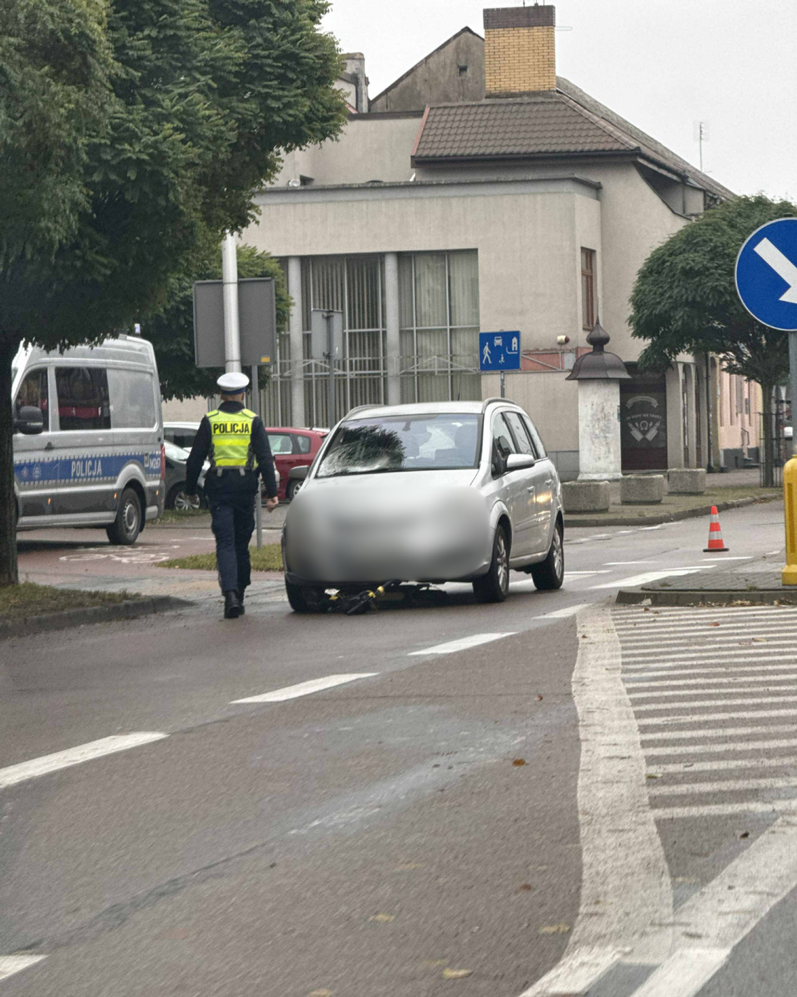 🚨 Potrącenie na ul. Noniewicza w Suwałkach! Hulajnoga zderzyła się z samochodem 🚗🛴 🚨 Potrącenie na ul. Noniewicza w Suwałkach! Hulajnoga zderzyła się z samochodem 🚗🛴