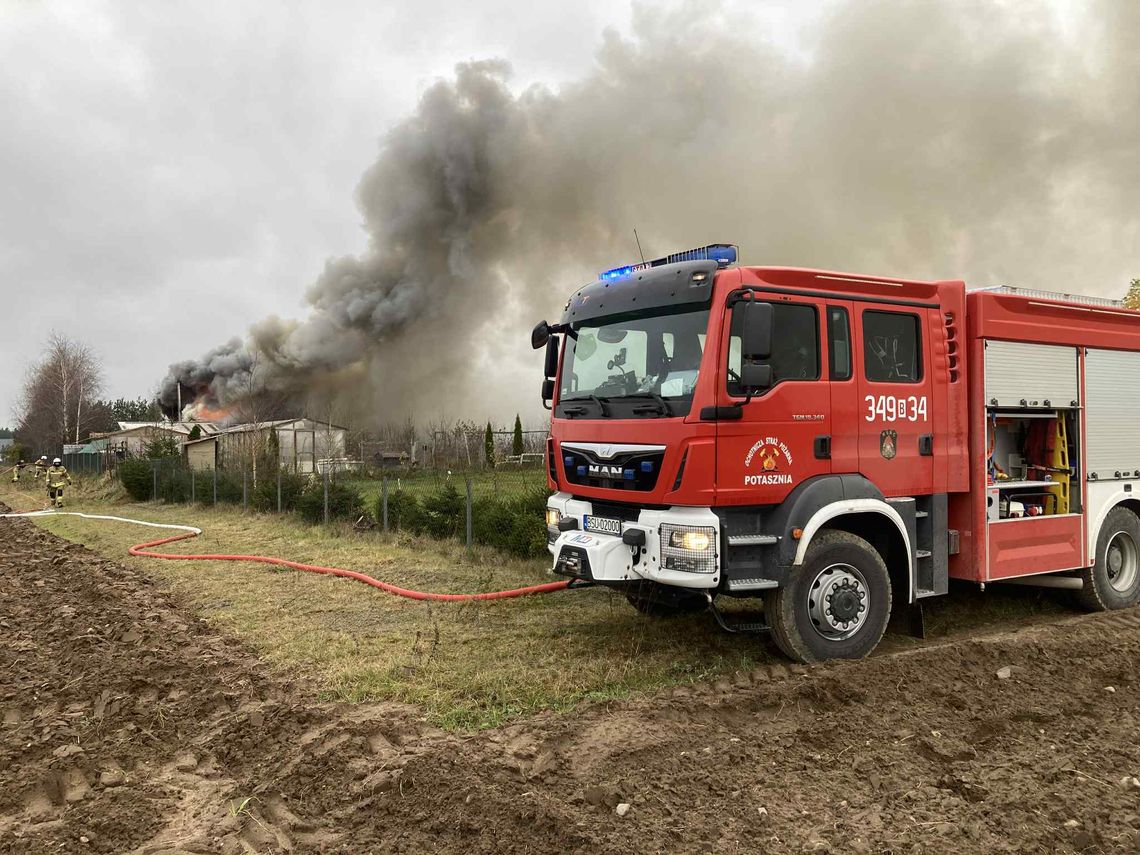 Pożar magazynu w Prudziszkach – interweniowali druhowie z OSP Potaszn