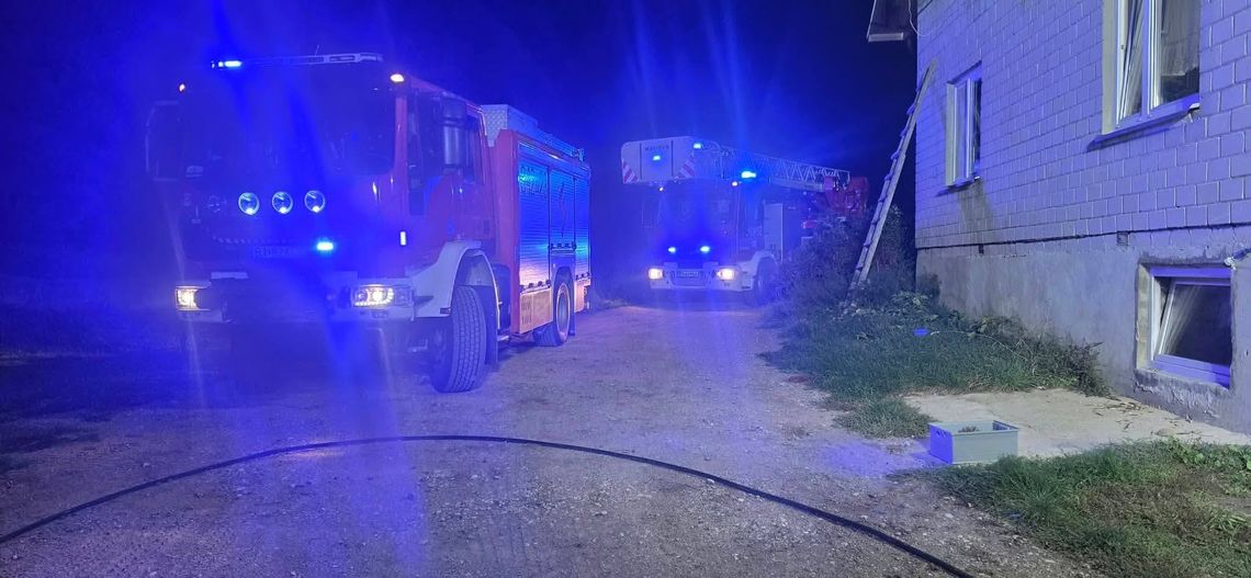 Pożar sadzy w przewodzie kominowym. Wieczorna interwencja strażaków w Słobódce Pożar sadzy w przewodzie kominowym. Wieczorna interwencja strażaków w Słobódce