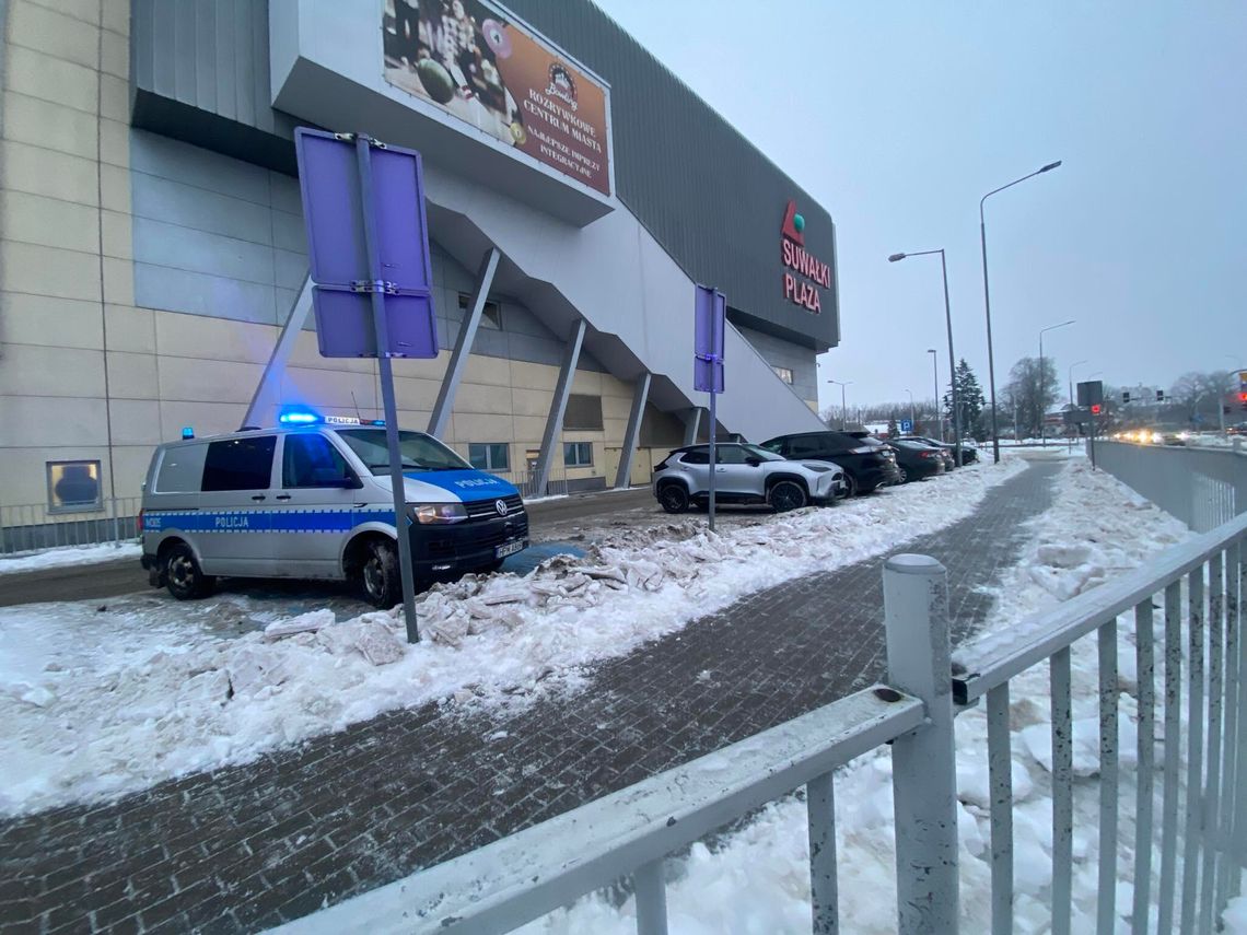 Pożar samochodu w podziemnym parkingu Suwałki Plaza
