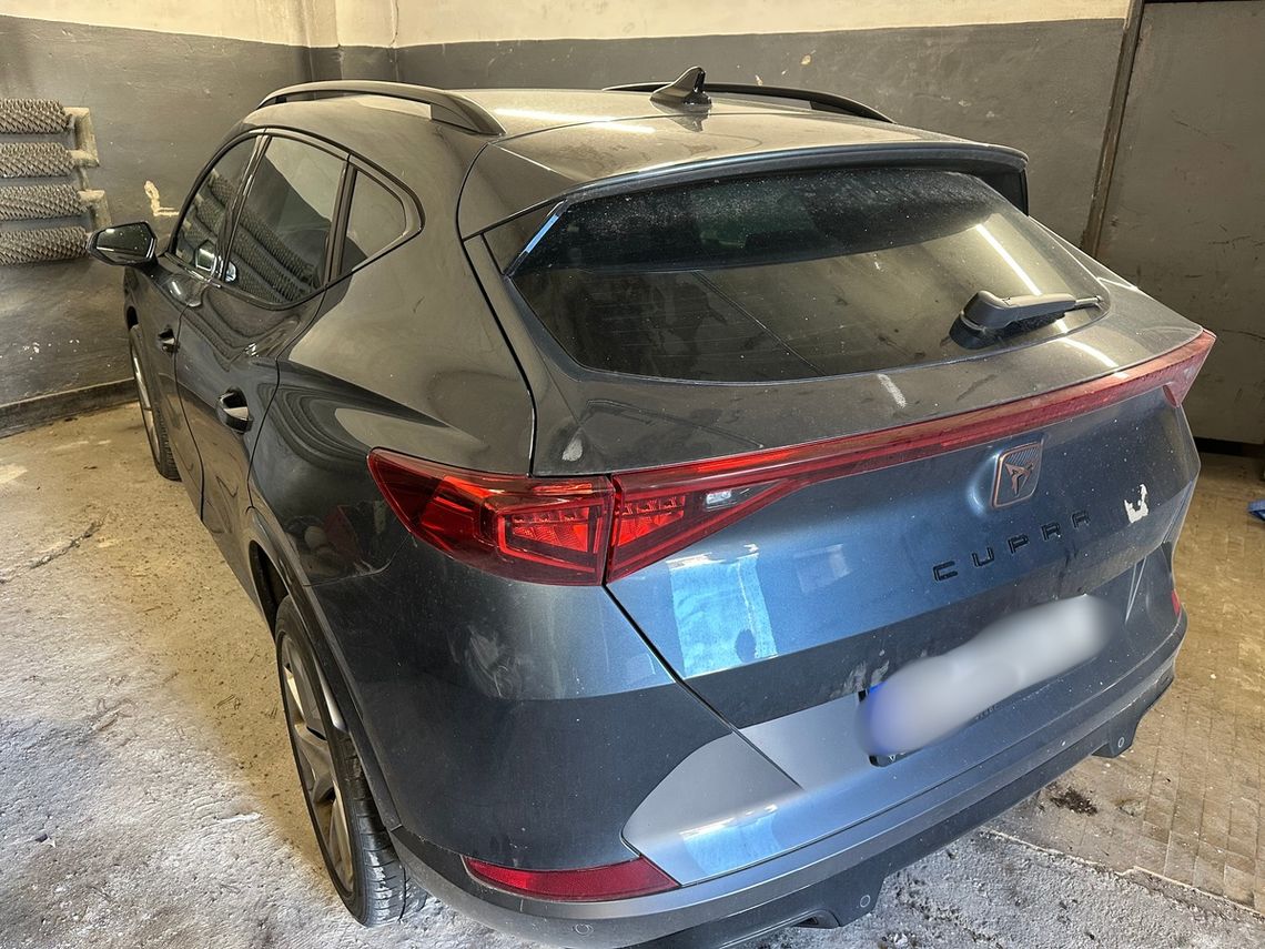 🚔 Przekroczył prędkość, jechał kradzioną cuprą – 22-latek z Litwy w areszcie