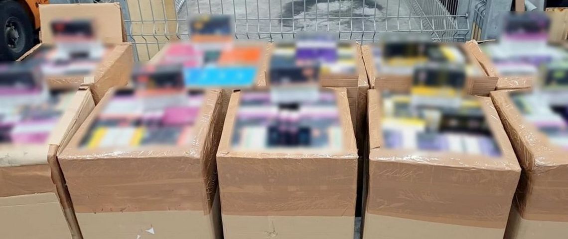 Prześwietlili busa na S61. W środku znaleźli tysiące nielegalnych e-papierosów i liquidów Prześwietlili busa na S61. W środku znaleźli tysiące nielegalnych e-papierosów i liquidów