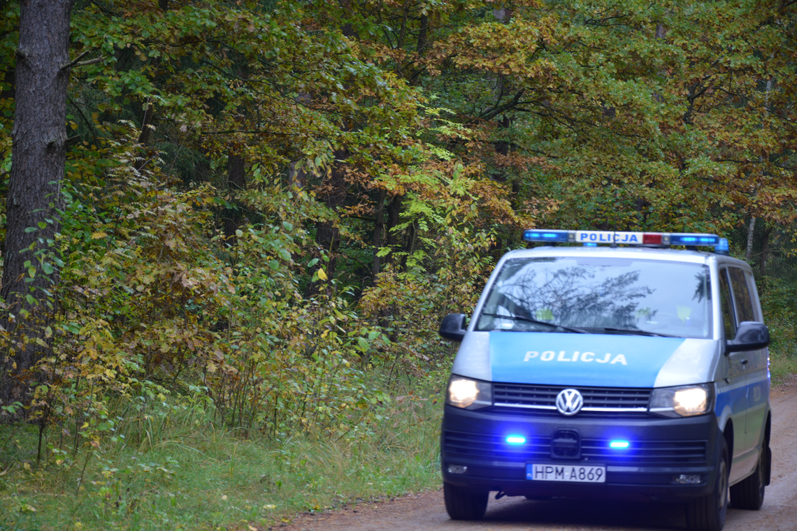 💳 Przywłaszczył kartę płatniczą i zapłacił nią siedem razy – 17-latek zatrzymany przez suwalskich policjantów