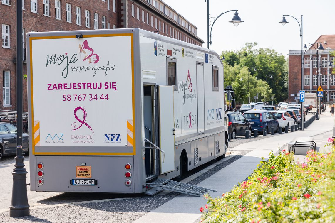 Rak piersi wciąż groźny. NFZ zaprasza kobiety na bezpłatne badania mammograficzne Rak piersi wciąż groźny. NFZ zaprasza kobiety na bezpłatne badania mammograficzne