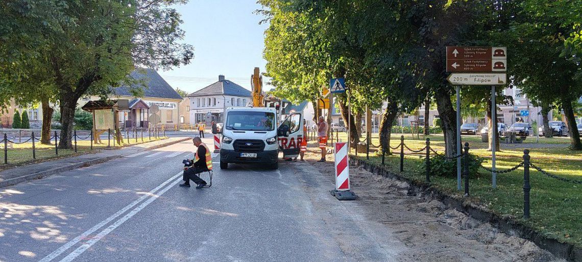 Remont drogi wojewódzkiej w Filipowie. Ruch odbywa się wahadłowo Remont drogi wojewódzkiej w Filipowie. Ruch odbywa się wahadłowo