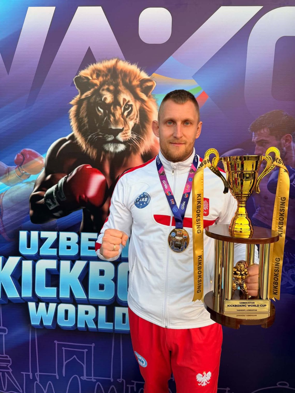 Robert Dochód ponownie z Pucharem Świata! Sukces zawodnika Kickboxing Team Sejny Robert Dochód ponownie z Pucharem Świata! Sukces zawodnika Kickboxing Team Sejny