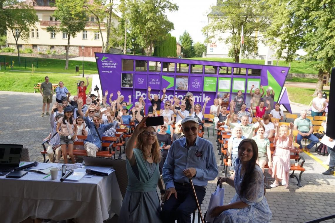 Rok temu Wiżajny pisały swoją historię. Pamięciownik połączył pokolenia i mieszkańców Rok temu Wiżajny pisały swoją historię. Pamięciownik połączył pokolenia i mieszkańców