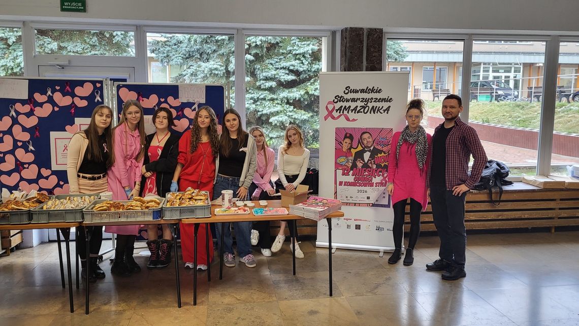 🩷 „Różowa wstążka” na suwalskiej Uczelni! Wykłady, kiermasz i wsparcie dla Amazonek 🤝 🩷 „Różowa wstążka” na suwalskiej Uczelni! Wykłady, kiermasz i wsparcie dla Amazonek 🤝