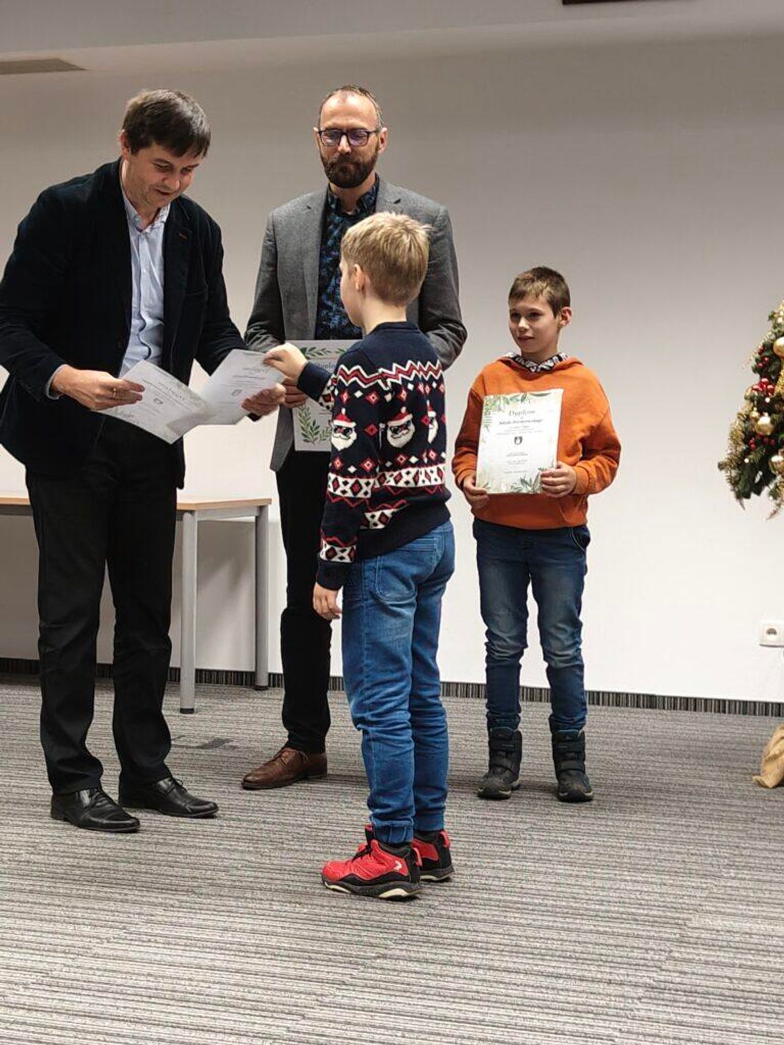 Rozstrzygnięcie konkursu ekologicznego „Zbieraj papier stary – chronisz lasy i ich dary!” 🌿 Rozstrzygnięcie konkursu ekologicznego „Zbieraj papier stary – chronisz lasy i ich dary!” 🌿