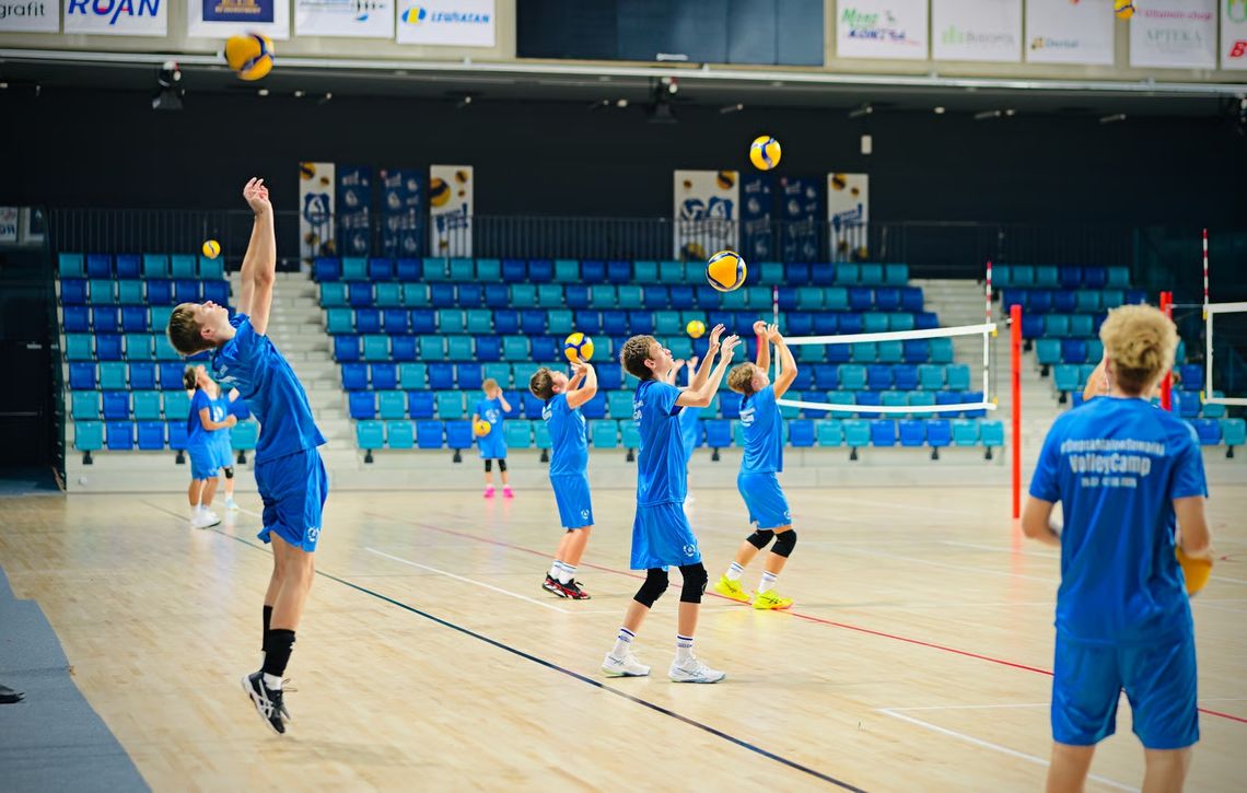 Ruszył „Ślepsk Malow Suwałki Volley Camp”. Młodzi siatkarze trenują pod okiem sztabu PlusLigi